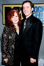 Is Bonnie Raitt Married? Her Bio, Age, Husband and Net Worth