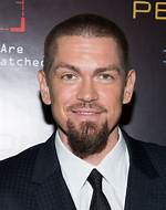 Steve Howey's Height and Weight Explained